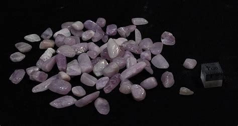 紫鋰輝五行|【紫鋰輝石｜Kunzite】左右手功效｜ 禁忌｜顏色種 